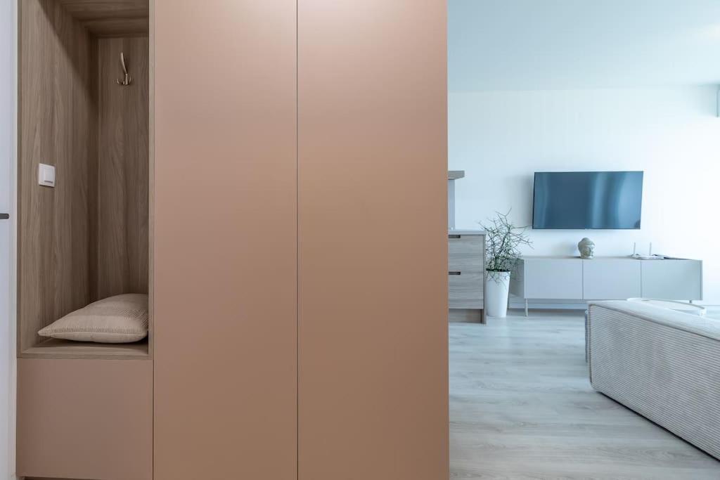 Cozy Apartment Near City Centrum And Bratislava Airport Εξωτερικό φωτογραφία
