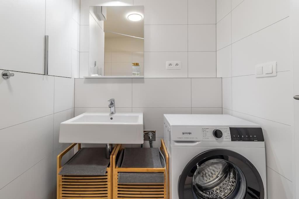 Cozy Apartment Near City Centrum And Bratislava Airport Εξωτερικό φωτογραφία