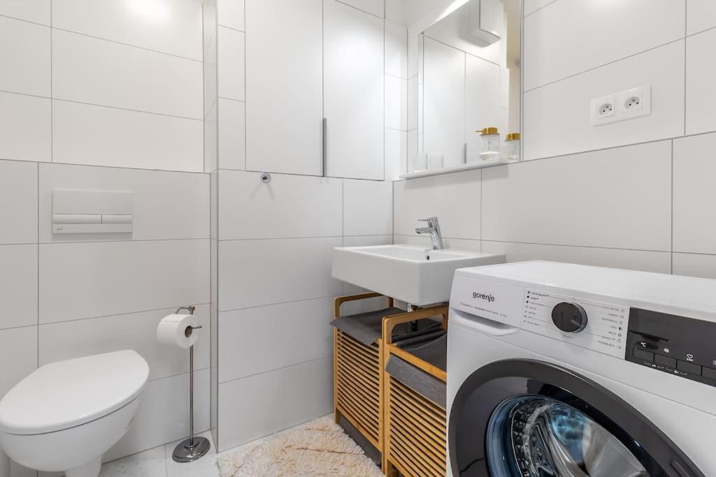 Cozy Apartment Near City Centrum And Bratislava Airport Εξωτερικό φωτογραφία